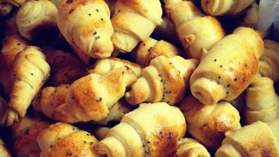 Кифлички с мак