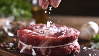 Причини да ви се ядат солени храни и как да го предотвратите 