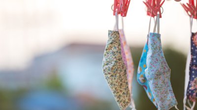 Как правилно да изперете предпазна маска от плат?