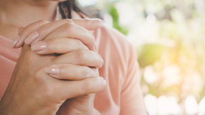 Как държите ръцете си? Ето какво издават жестовете ви