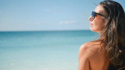 Начини, по които слънчевата светлина се отразява на тялото 