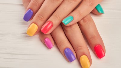 Идеи за многоцветни маникюри за пролетта (галерия)