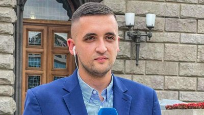 От прелистване на вестници до лице на малкия екран – кой е Благовест Илиев