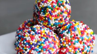 Ягодови трюфели с цветни пръчици 