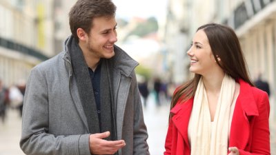 Как да накарате мъж да ви забележи и хареса