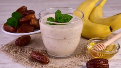 Шейк с фурми и тахан