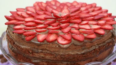 Торта с ягоди и шоколадов мус 