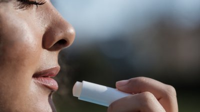 Домашен балсам за устни с масло от ший