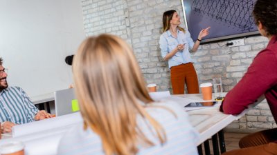 Как да превъзмогнем стреса от говорене пред публика