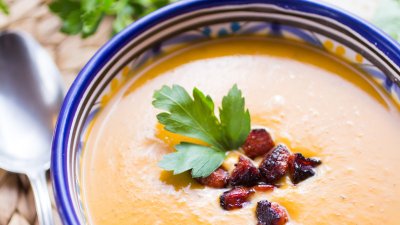 Ароматна крем супа със сладки картофи и бекон