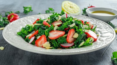 3 нискокалорични салати за Великден