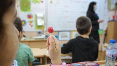 Родителите ще връщат помощта от 300 лв., ако детето има 5 неизвинени отсъствия