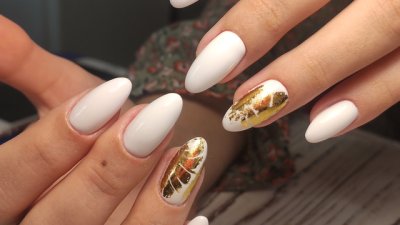 Маникюри за бадемовидни нокти
