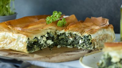 Баница със спанак, сирене и гъби