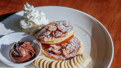 Палачинки с бадемово брашно и кленов сироп