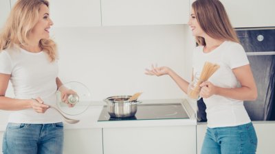 Как родителите да стимулират тийнейджъра си да споделя свободно 