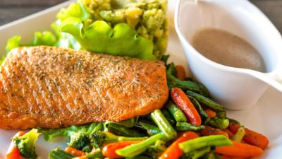 Сьомга с вкусна коричка