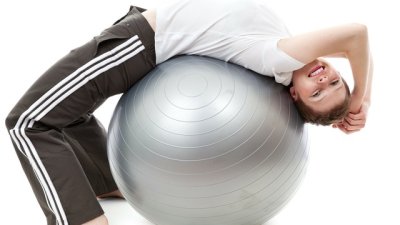 3 упражнения с фитнес топка за цялостно стягане 