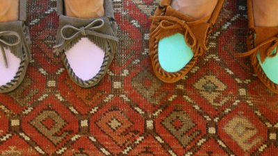 Направете си цветни мокасини