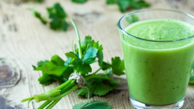 Вълшебна напитка срещу подуване на краката и лицето