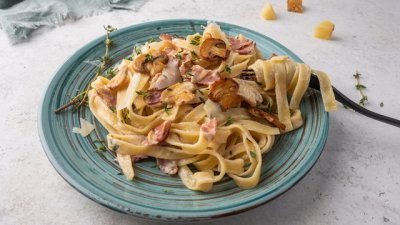 Кремава паста с пиле и бекон