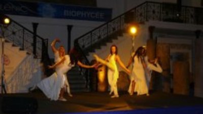 Чист концентрат от синьо-зелено водорасло срещу стареене на кожата