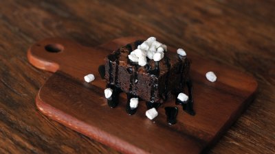 Лепкав шоколадов сладкиш с маршмелоу