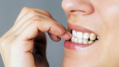 Гризане на ноктите – какво говори този навик за личността? 