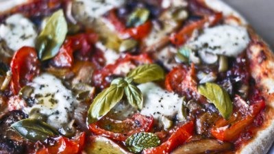 Кето пица с моцарела