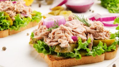 Опасно ли е да ядете риба тон, докато сте бременна? 