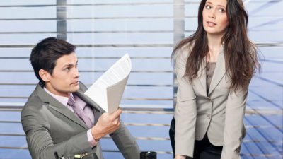 Как да се справите с ужасен колега?