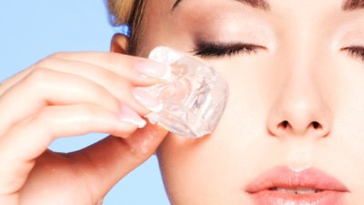 Ползите от прилагането на ледени кубчета върху лицето 