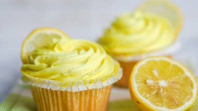 Лимонови къпкейкове с глазура 