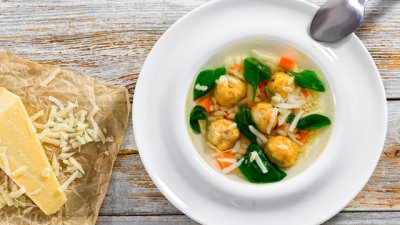 Италианска сватбена супа с паста и кюфтета