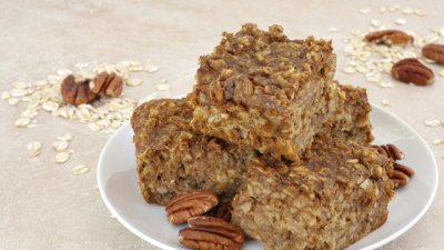 Диетичен сладкиш с овесени ядки, орехи и стафиди