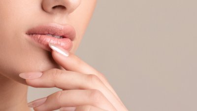 Напукани устни – 10 начина да решите този проблем през есента