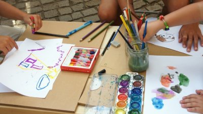 Семинари за родителите, игри за децата на детско изложение в София