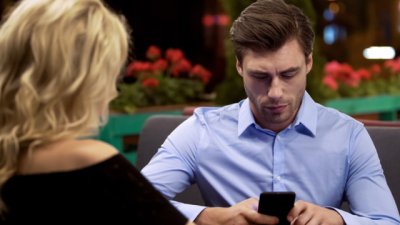 4 причини защо той ви игнорира и какво да правите