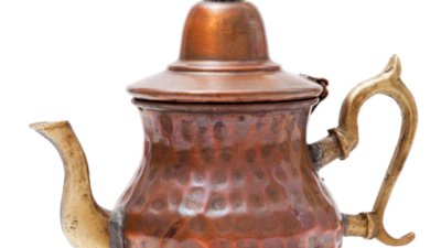 Защо трябва да съхраняваме водата в медни съдове?