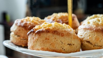 Скони с чедър 