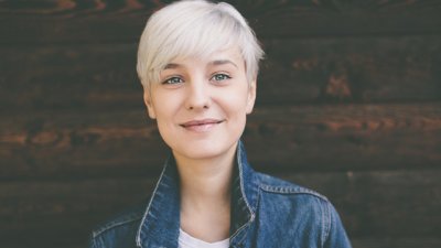 Как лесно и бързо да преминете към естествената сива коса