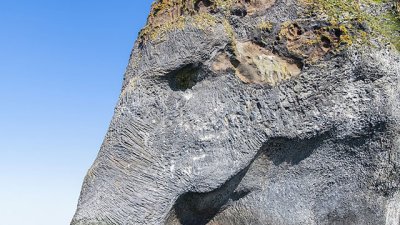 Скалният слон в Исландия (галерия)