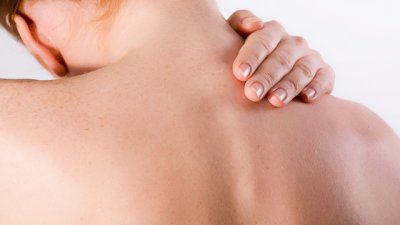 Древен монголски масаж със сол помага при болки във врата