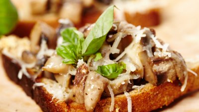 Брускети с гъби и пармезан