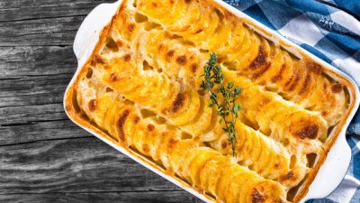 Запечени картофи със сушени домати