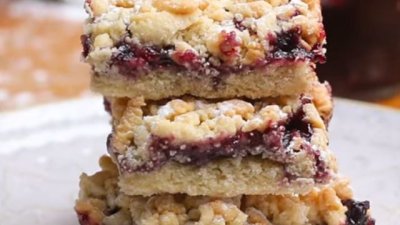 Маслен сладкиш с натрошено тесто 