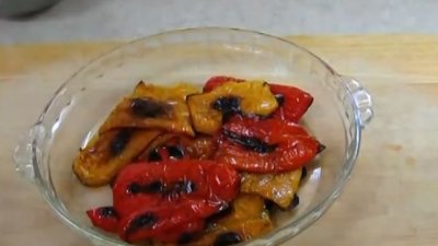 Печени чушки с кисело мляко и орехи