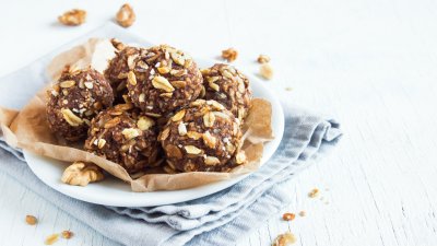 Сурови овесени хапки с фъстъчено масло 