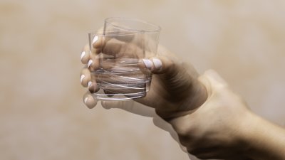 Треперене на ръцете – причини и решения