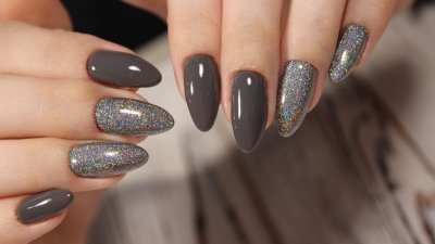 Маникюр в сребристо (+Снимки)